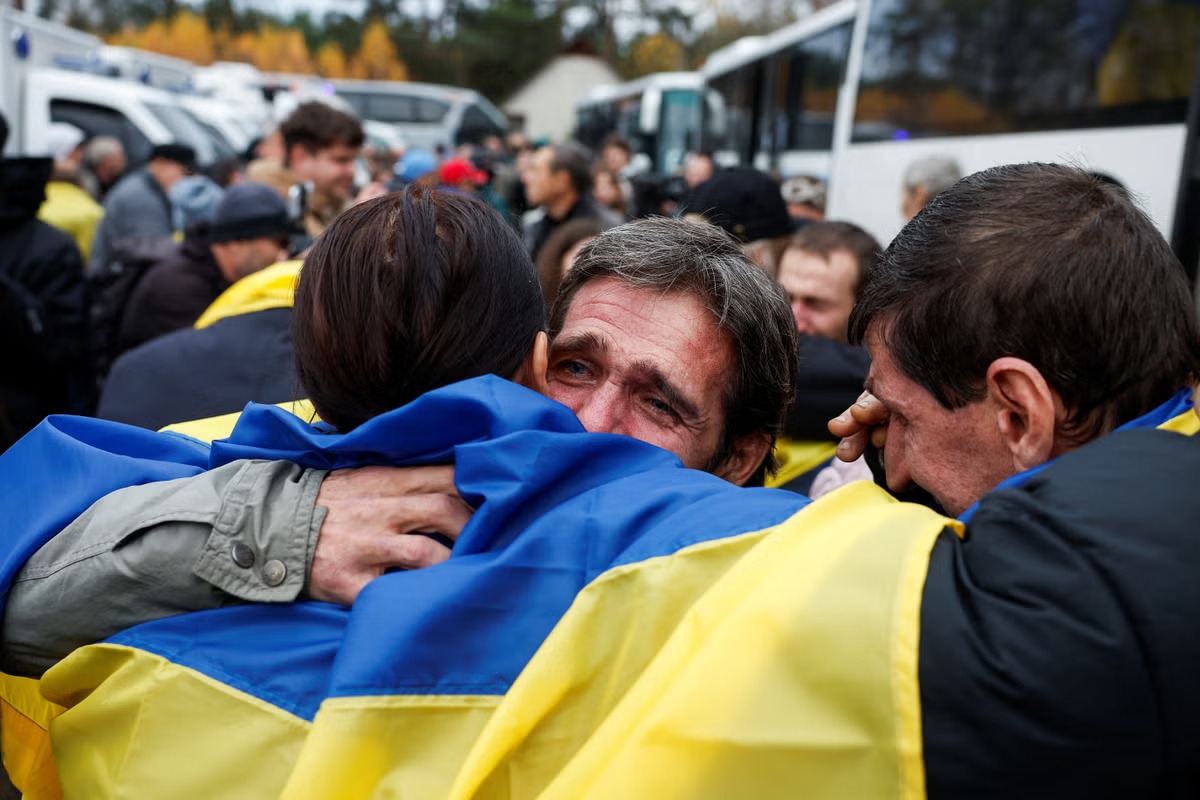 Ukrainian Civilians Evacuated from Russian-Controlled Territory Under Ceasefire Agreement