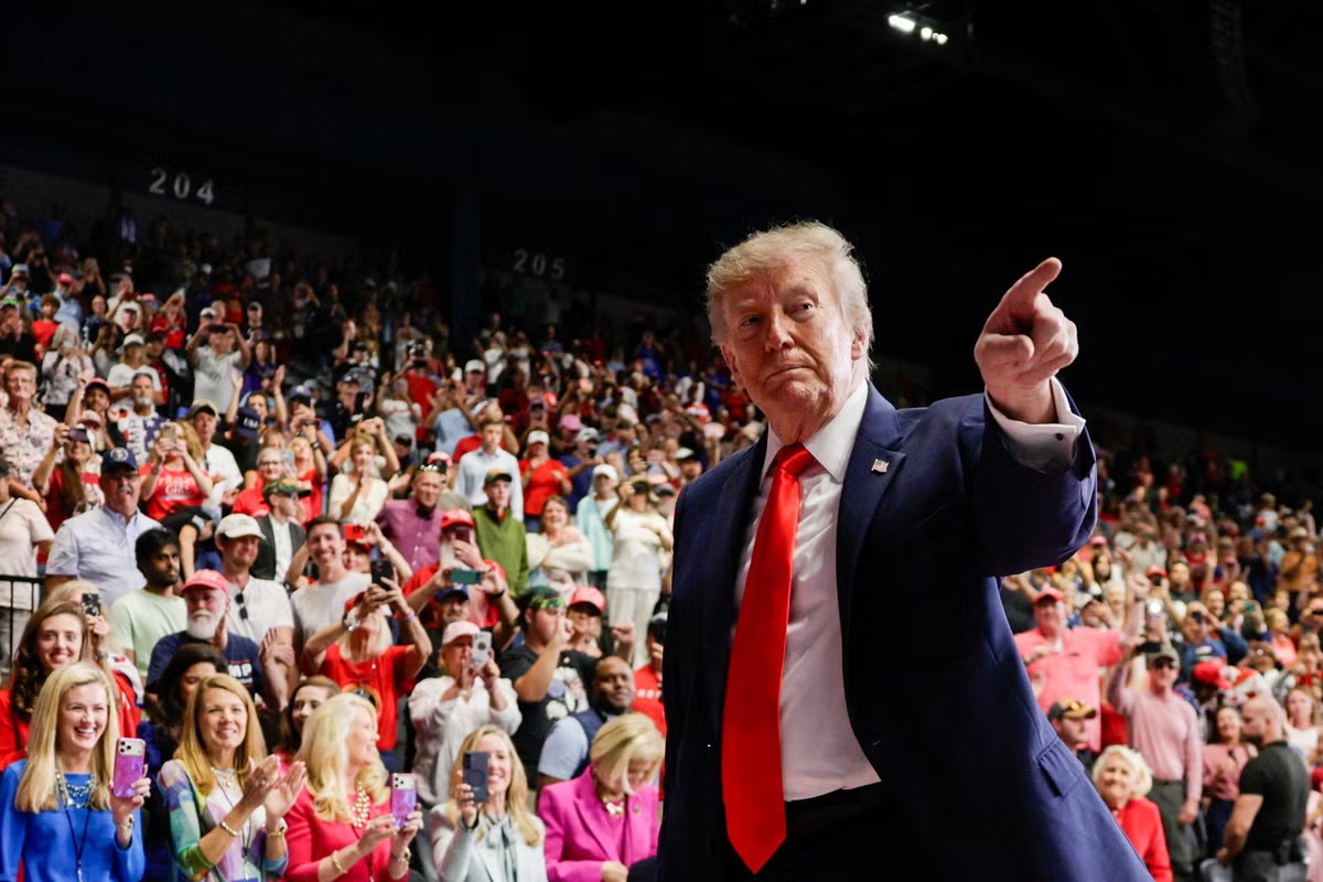 Trump Yells ‘Shut Up’ at Protester During Final Daytona Beach Rally