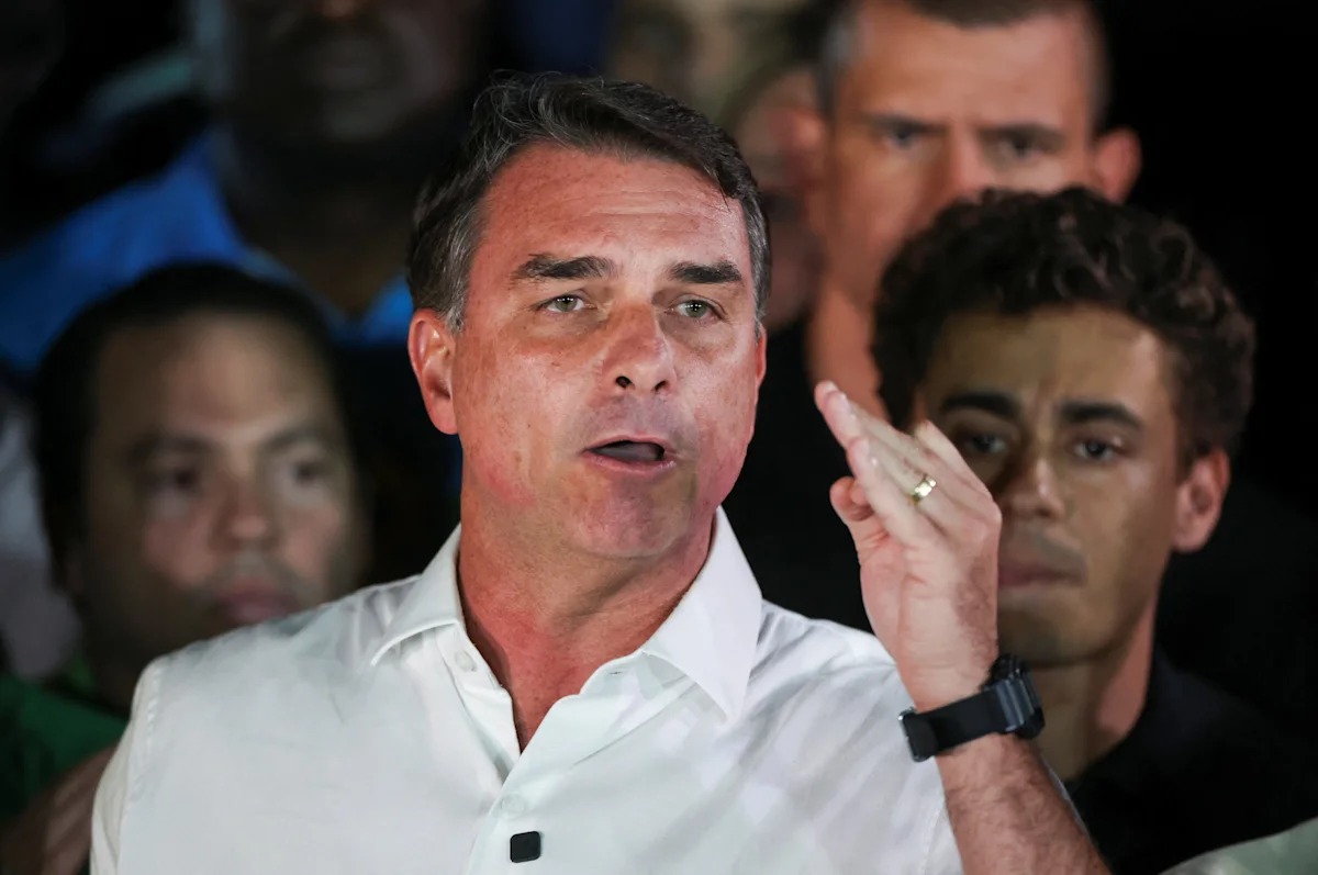 Flavio Bolsonaro Departs Brazil for U.S. Following Election Loss and Legal Orders
