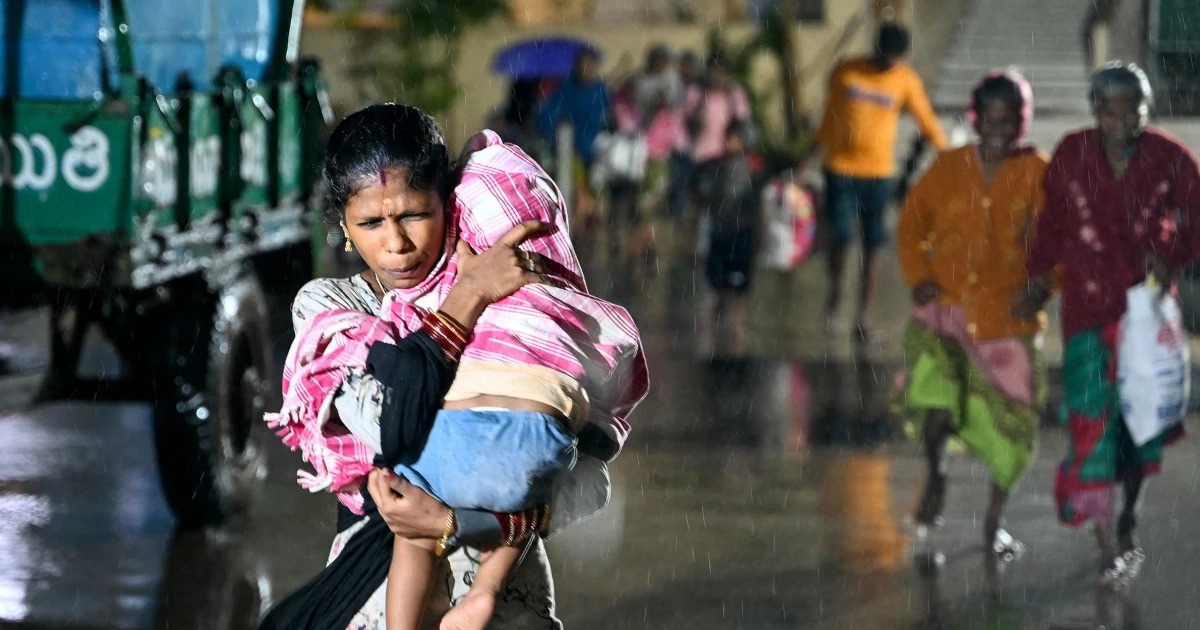 India Evacuates 180,000 as Powerful Cyclone Arnab Batters East Coast India Evacuates 180,000 as Powerful Cyclone Arnab Batters East Coast