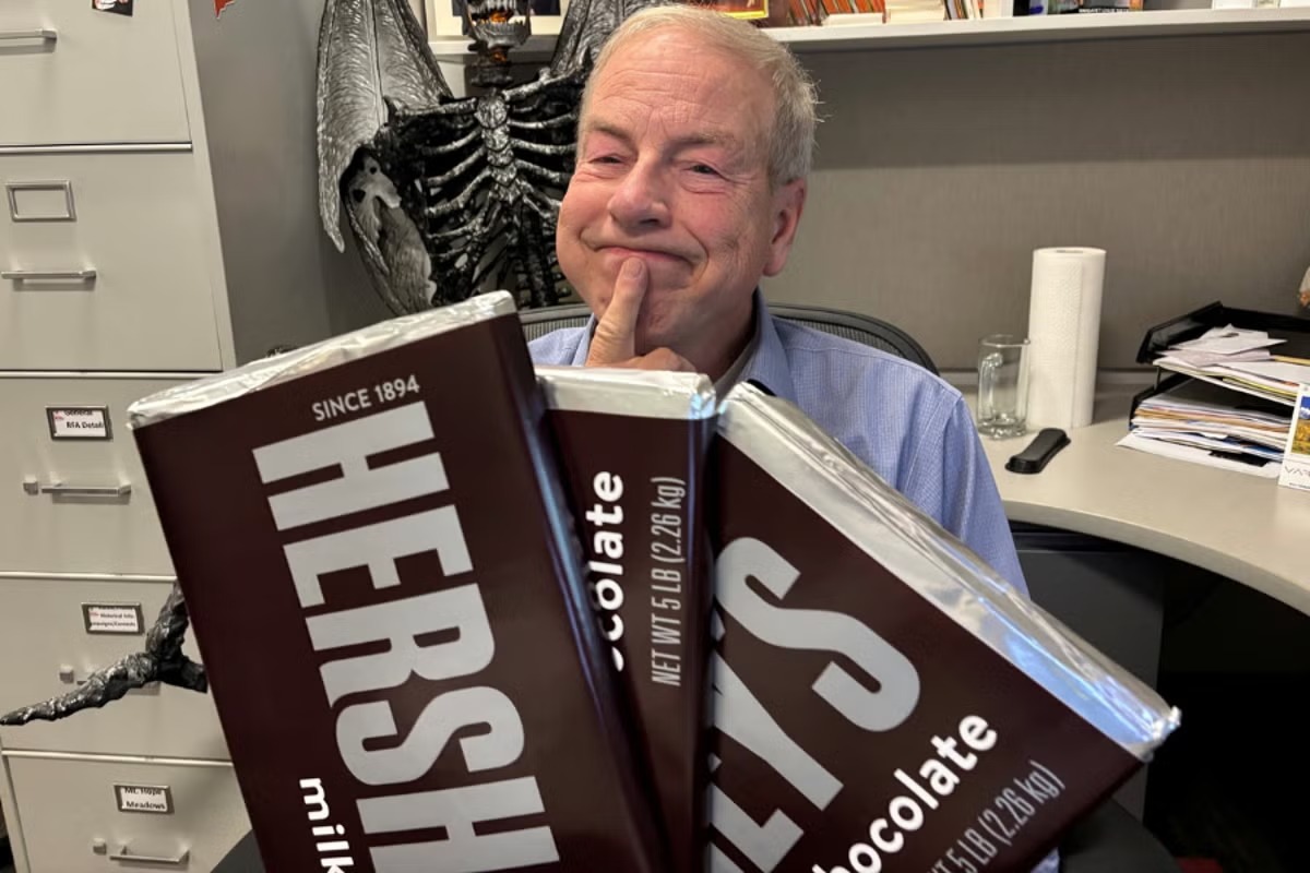 Maine’s Mr. Halloween Set to Distribute 14,000 King-Sized Candy Bars in Lewiston Maine’s Mr. Halloween Set to Distribute 14,000 King-Sized Candy Bars in Lewiston