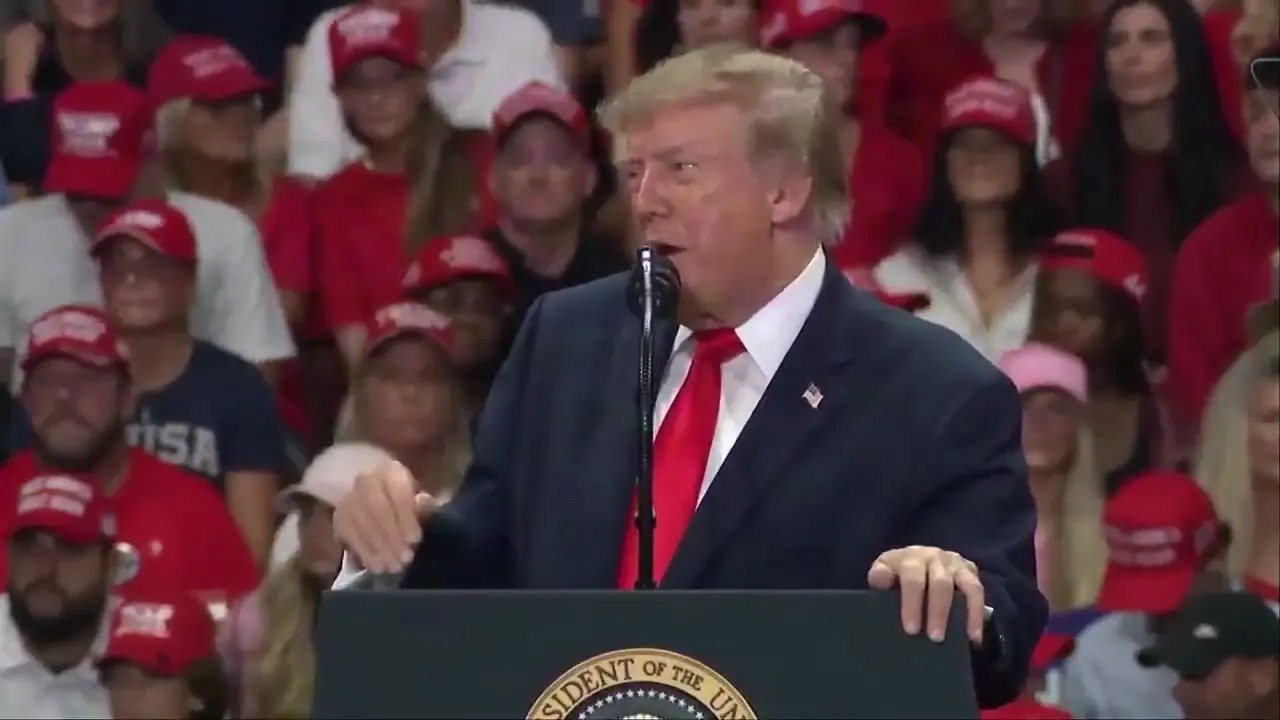 Trump Dismisses Daytona Beach Heckler as Midterm Voting Surges in Key States Trump Dismisses Daytona Beach Heckler as Midterm Voting Surges in Key States