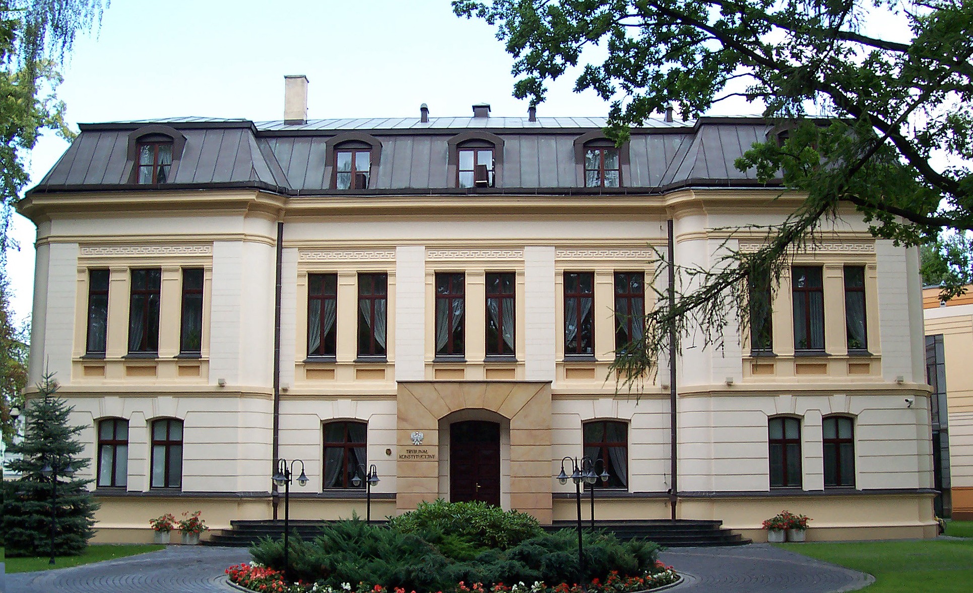 Poland Constitutional Crisis: Nawrocki Accuses Government of Forceful Tribunal Takeover
