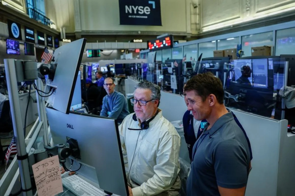 S&P 500 and Nasdaq Rise as SK Hynix Earnings Lift Chip Stocks Ahead of Fed Decision