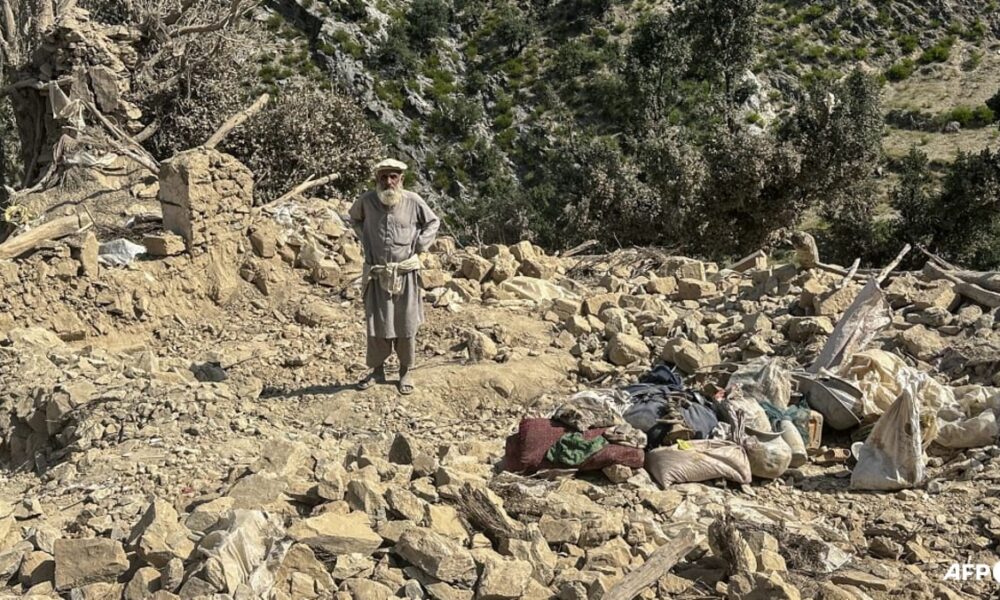 Pakistani Airstrikes Hit Afghan Provinces, Killing 10 Civilians Pakistani Airstrikes Hit Afghan Provinces, Killing 10 Civilians