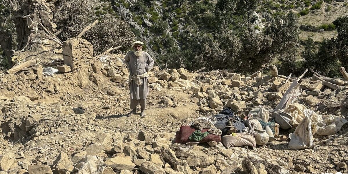 Pakistani Airstrikes Hit Afghan Provinces, Killing 10 Civilians