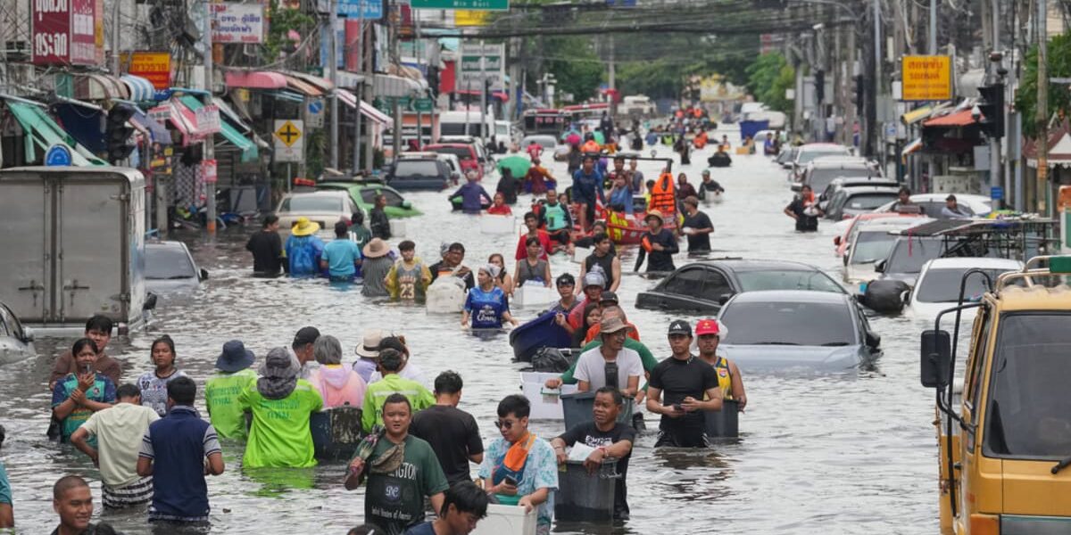 Thailand Faces Rising Flood Risks as Death Toll Hits 31 Thailand Faces Rising Flood Risks as Death Toll Hits 31