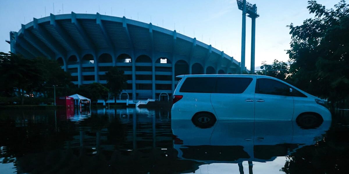 Thai Floods Threaten Capital as PM Warns of Ongoing Risk
