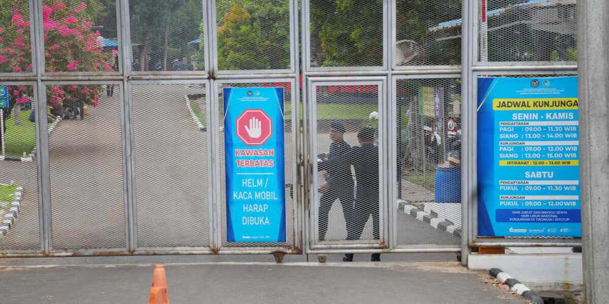 Indonesia Prison Warden Dismissed Over Alleged Luxury Facilities for Inmates Indonesia Prison Warden Dismissed Over Alleged Luxury Facilities for Inmates