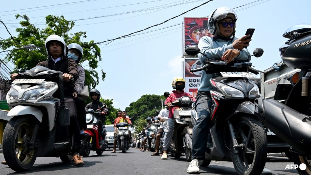 Bali Fuel Shortage Triggers Long Queues and Forces Travelers to Cancel Plans Bali Fuel Shortage Triggers Long Queues and Forces Travelers to Cancel Plans