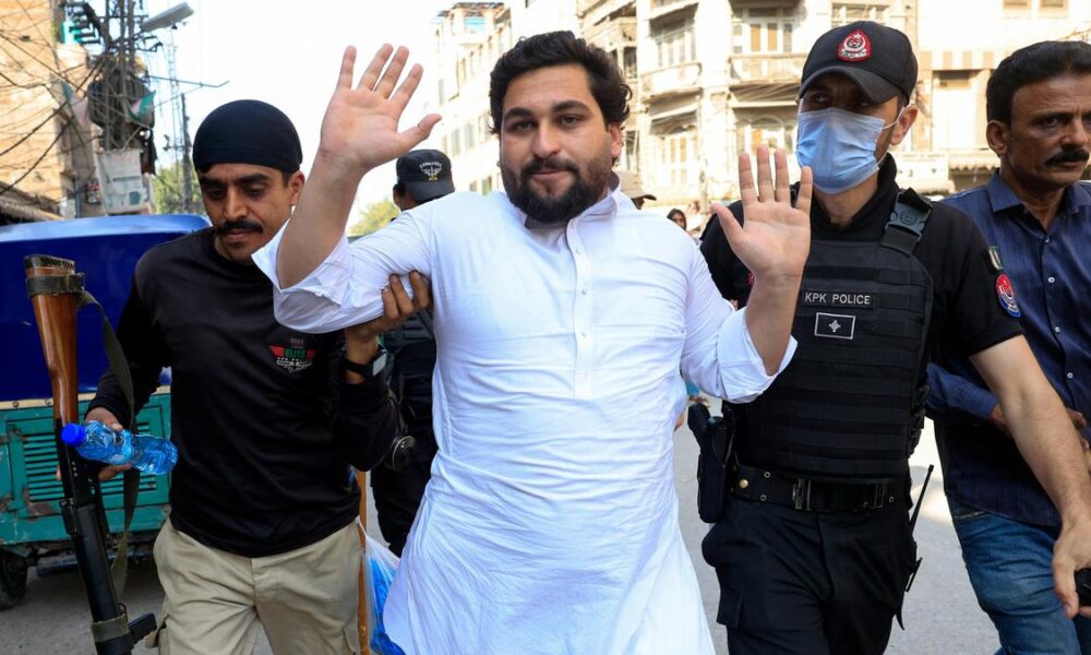 Pakistan Detains Hundreds from Imran Khan’s Party Amid Failing Protests
