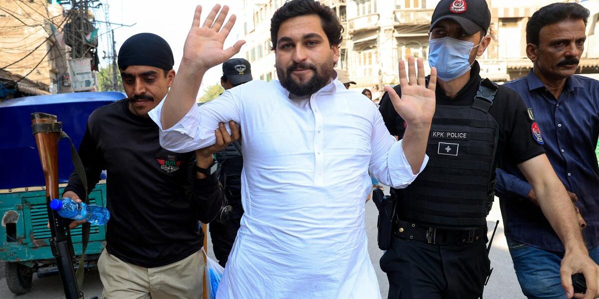Pakistan Detains Hundreds from Imran Khan’s Party Amid Failing Protests Pakistan Detains Hundreds from Imran Khan’s Party Amid Failing Protests