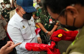 Indonesia Deploys Dry Ice to Combat Persistent Forest Fire Haze