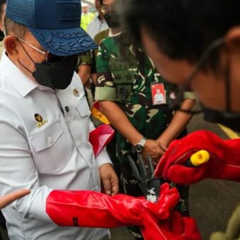 Indonesia Deploys Dry Ice to Combat Persistent Forest Fire Haze