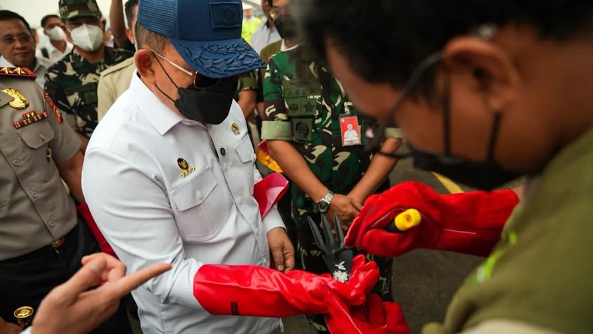 Indonesia Deploys Dry Ice to Combat Persistent Forest Fire Haze Indonesia Deploys Dry Ice to Combat Persistent Forest Fire Haze