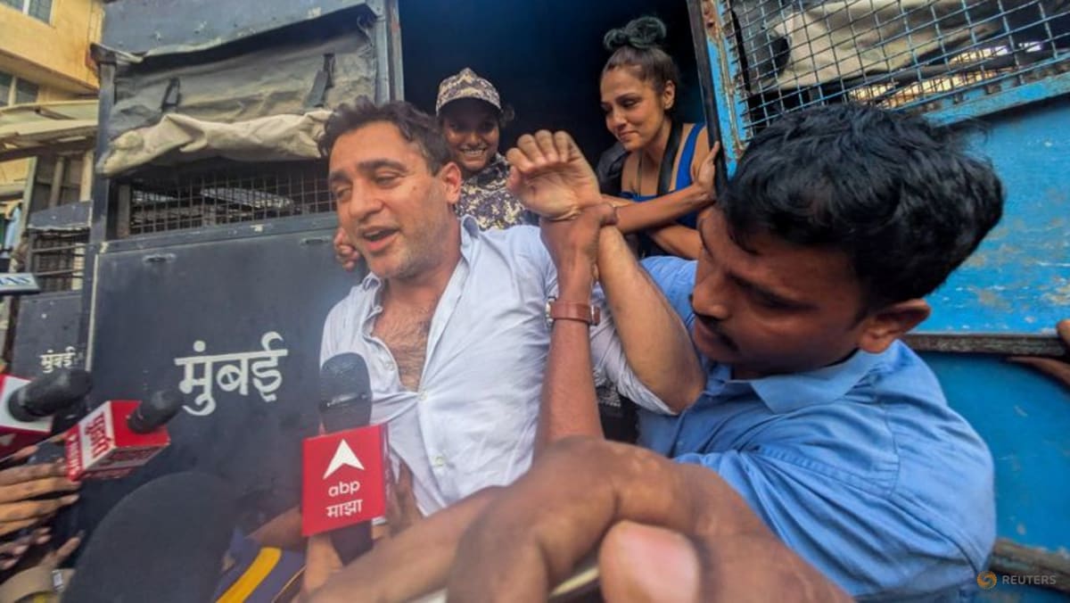 Bollywood Actor Imran Khan Ordered to Leave India Following Political Protest Bollywood Actor Imran Khan Ordered to Leave India Following Political Protest