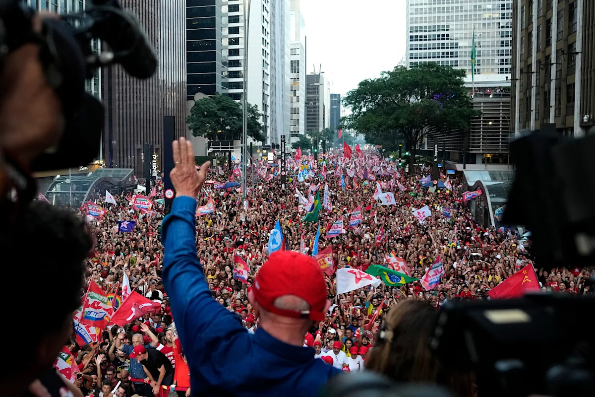 Brazil Braces for High-Stakes Presidential Runoff as Lula and Bolsonaro Make Final Appeals Brazil Braces for High-Stakes Presidential Runoff as Lula and Bolsonaro Make Final Appeals