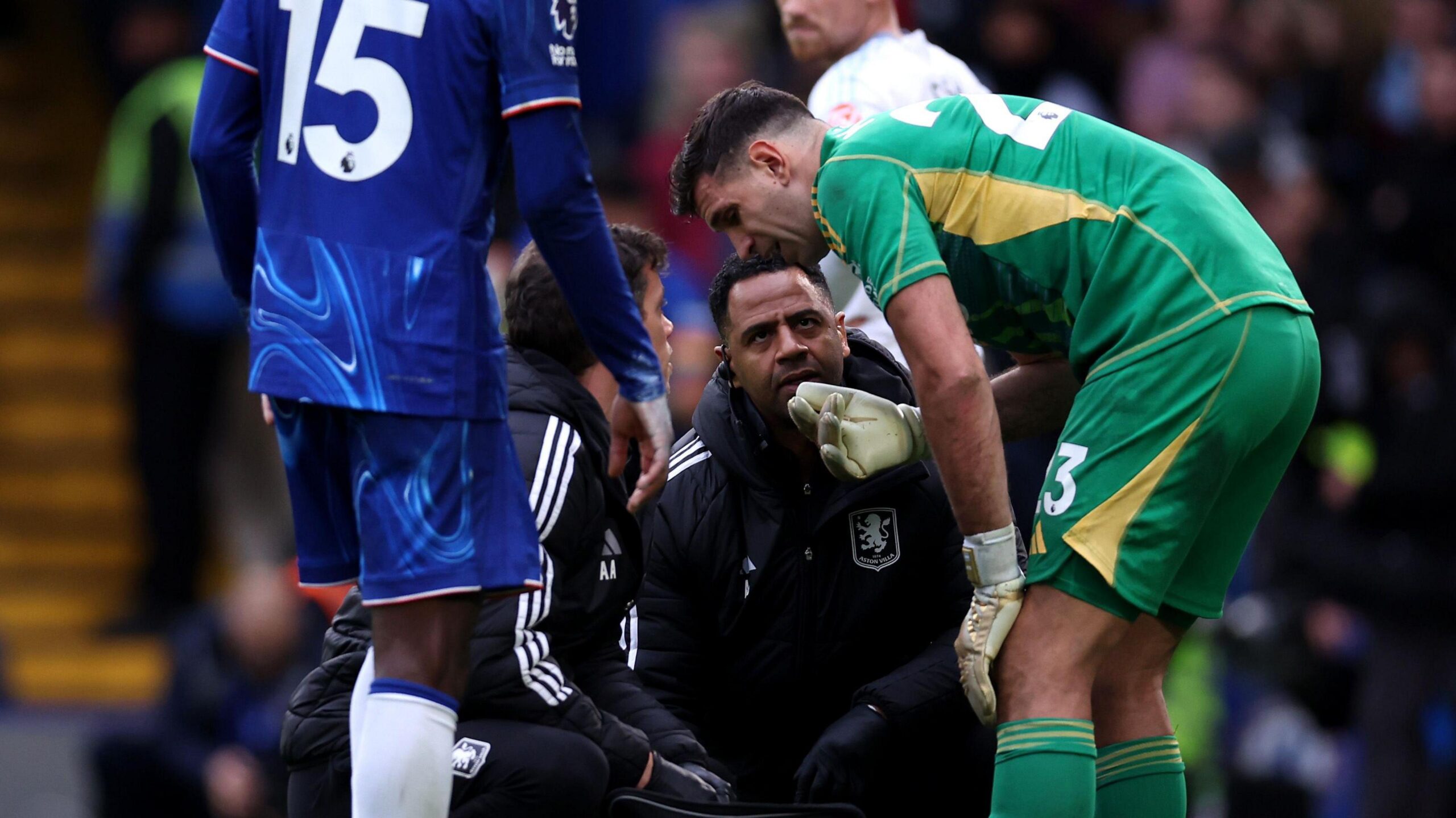 Chelsea Goalkeeper Emi Martinez Faces Surgery Following Collision at Everton Chelsea Goalkeeper Emi Martinez Faces Surgery Following Collision at Everton
