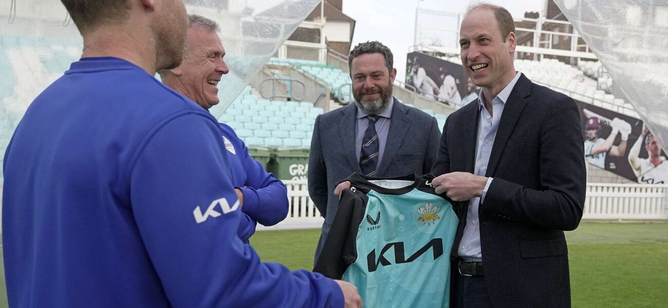Prince William Turns London’s Mall Into Cricket Pitch Ahead of Earthshot Prize Prince William Turns London’s Mall Into Cricket Pitch Ahead of Earthshot Prize