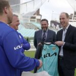 Prince William Turns London’s Mall Into Cricket Pitch Ahead of Earthshot Prize Prince William Turns London’s Mall Into Cricket Pitch Ahead of Earthshot Prize
