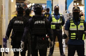 Eight Injured in Incheon Supermarket Stabbing, One in Cardiac Arrest Eight Injured in Incheon Supermarket Stabbing, One in Cardiac Arrest