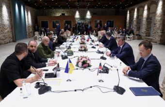 Kremlin Signals Readiness for Trilateral Ukraine Peace Talks in November
