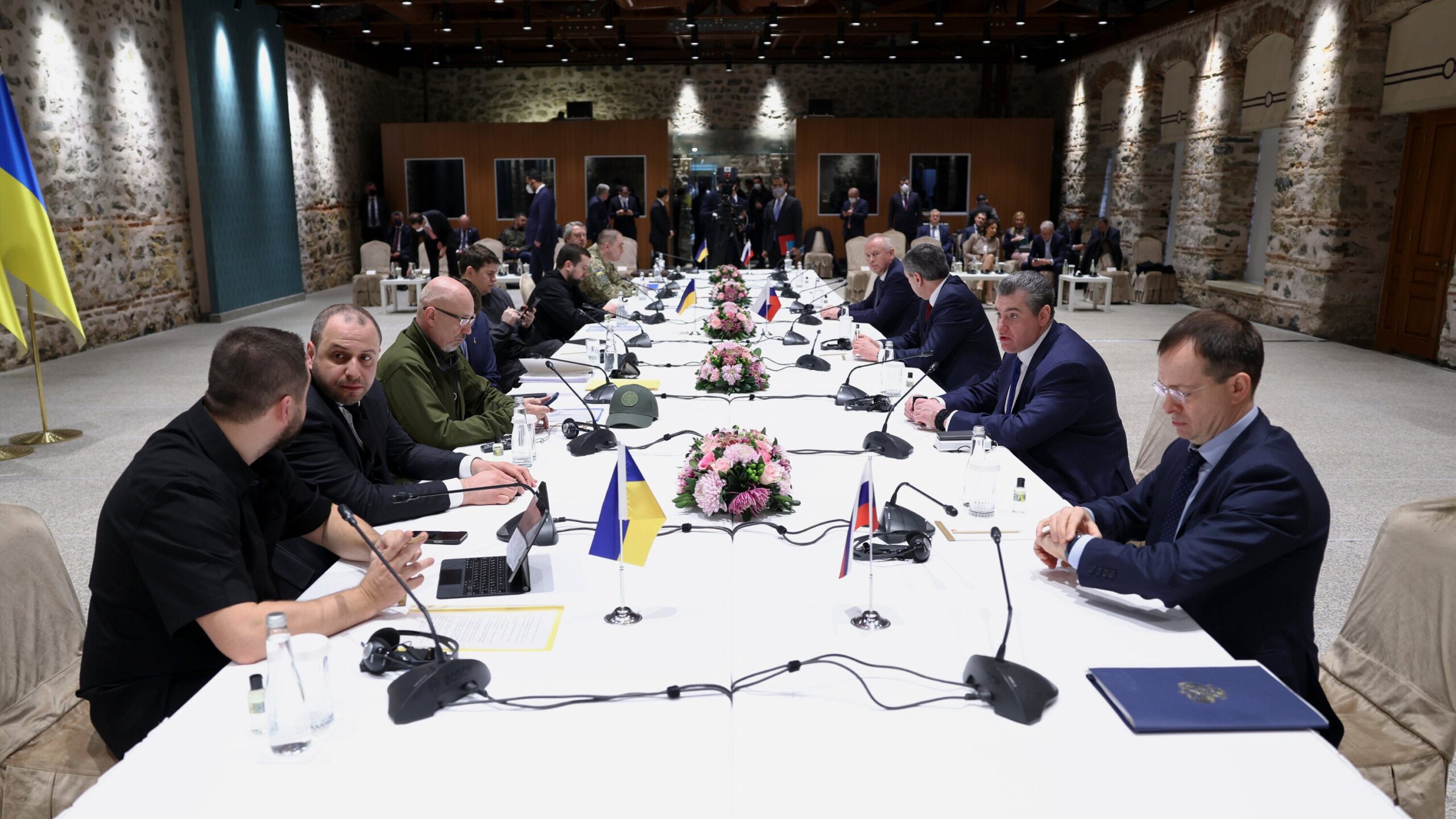 Kremlin Signals Readiness for Trilateral Ukraine Peace Talks in November Kremlin Signals Readiness for Trilateral Ukraine Peace Talks in November