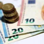 French Debt Concerns Send Euro to 17-Month Low Amid Contagion Fears