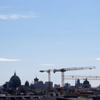 Eurozone Growth Cools in October as French Instability and Energy Costs Weigh on Markets
