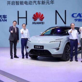 Huawei-Backed Yinwang Partners with CATL to Advance EV Battery Swapping
