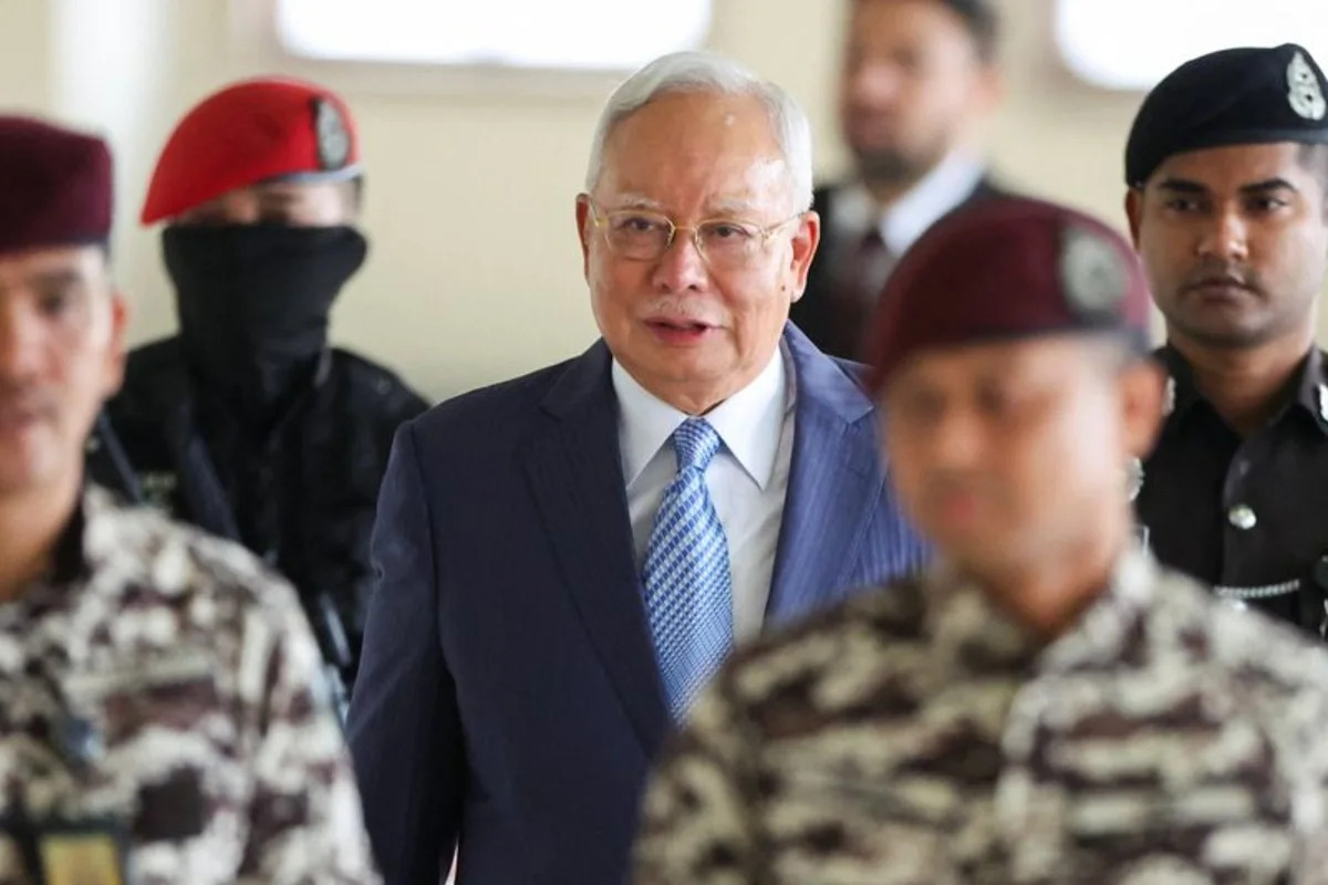 Malaysian Court Rejects Najib Razak’s Bid to Pause 15-Year 1MDB Prison Sentence Malaysian Court Rejects Najib Razak’s Bid to Pause 15-Year 1MDB Prison Sentence