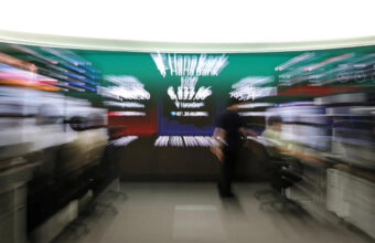 AI Stock Rout Sparks Concerns Over Market Fragility
