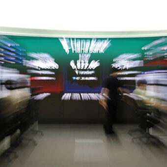 AI Stock Rout Sparks Concerns Over Market Fragility
