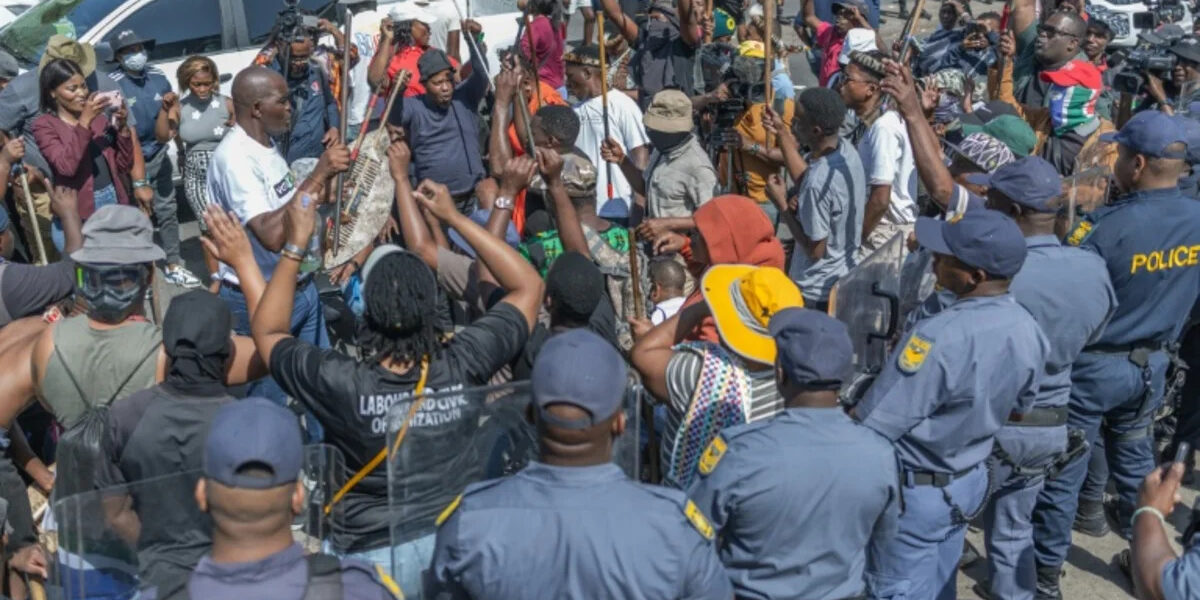 Violent Anti-Migrant Protests Erupt in South Africa, Cars Torched in Soweto and Durban Violent Anti-Migrant Protests Erupt in South Africa, Cars Torched in Soweto and Durban