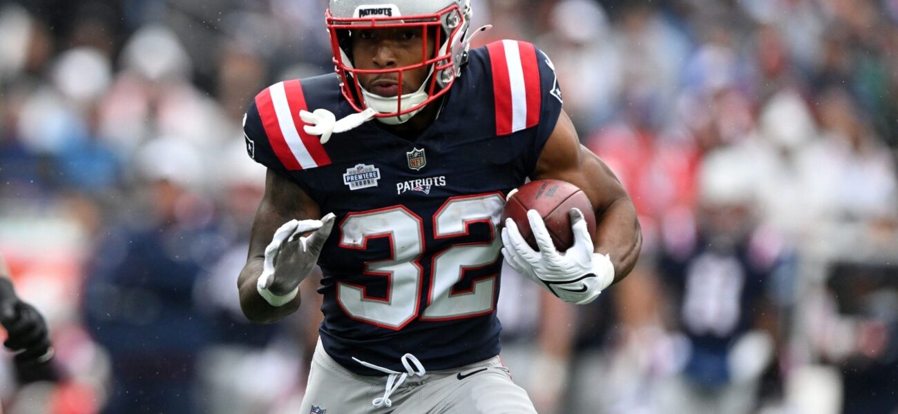 Pats RB TreVeyon Henderson, LT Will Campbell Injured in Raiders Game Pats RB TreVeyon Henderson, LT Will Campbell Injured in Raiders Game