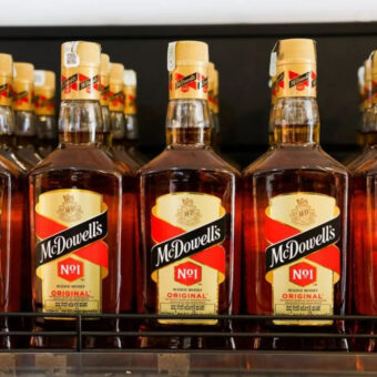 India-UK Trade Deal Threatened as Scotch Tariff Dispute Triggers Probe India-UK Trade Deal Threatened as Scotch Tariff Dispute Triggers Probe