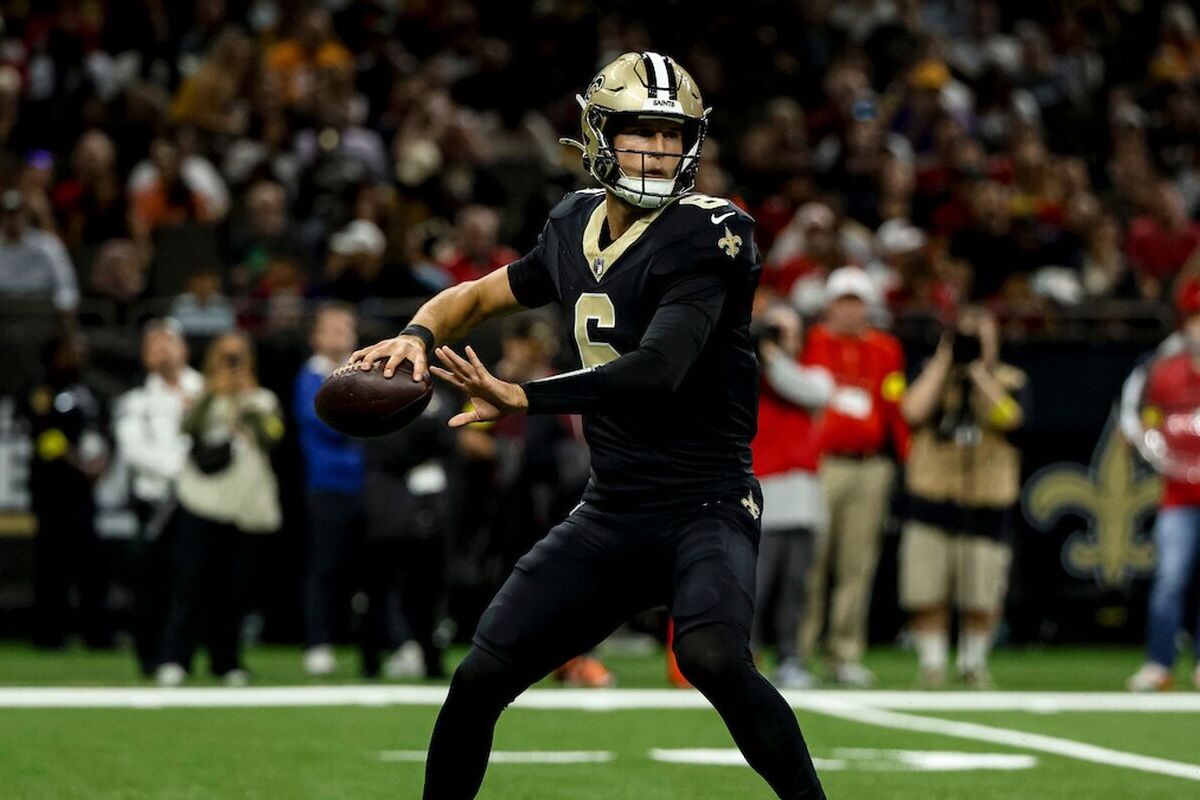 Saints QB Tyler Shough Playing Through Multiple Broken Bones in Left Hand Saints QB Tyler Shough Playing Through Multiple Broken Bones in Left Hand