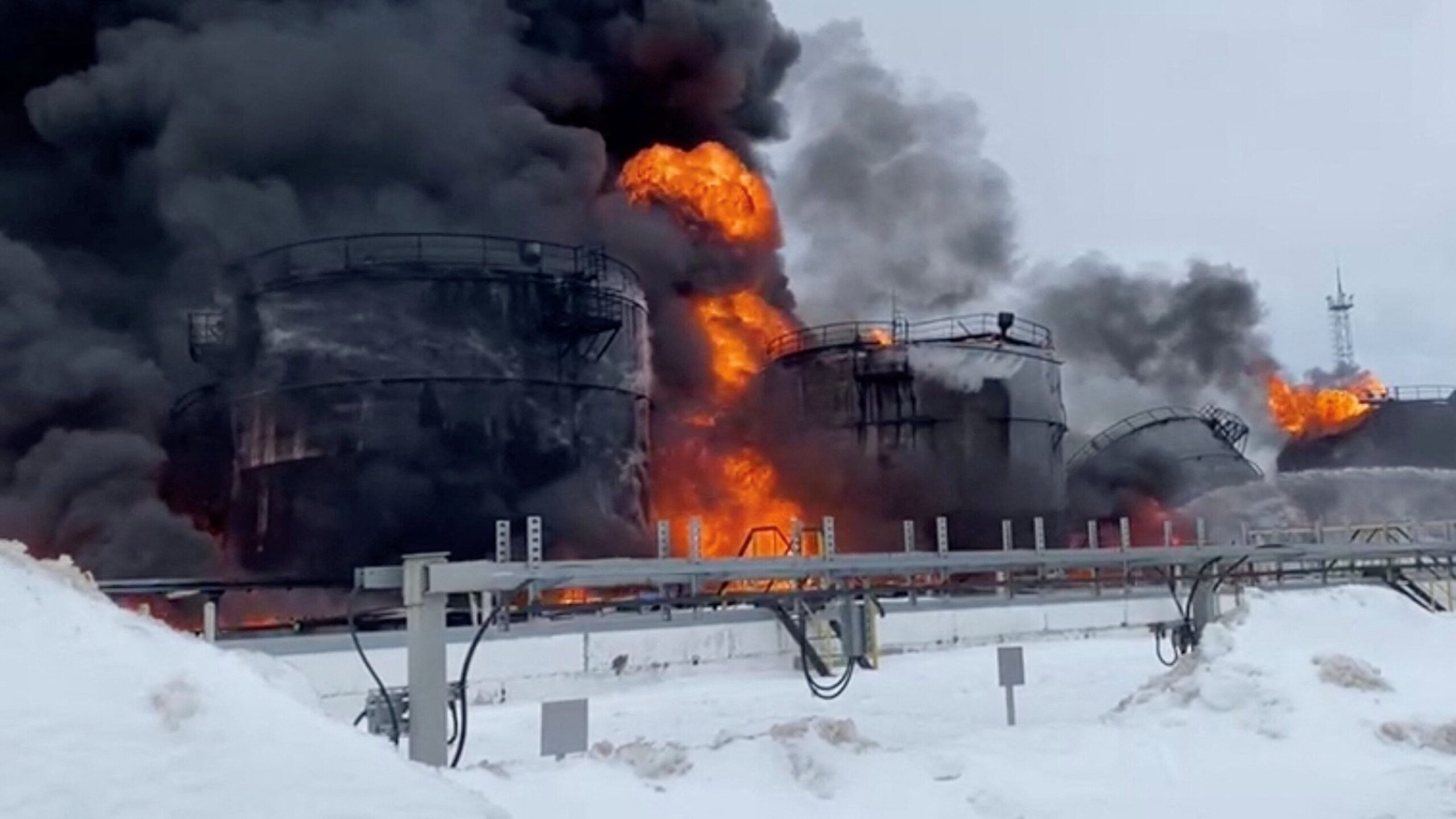 Ukrainian Drone Strike Hits Industrial Facility in Russia’s Perm Region, Injuring Five Ukrainian Drone Strike Hits Industrial Facility in Russia’s Perm Region, Injuring Five