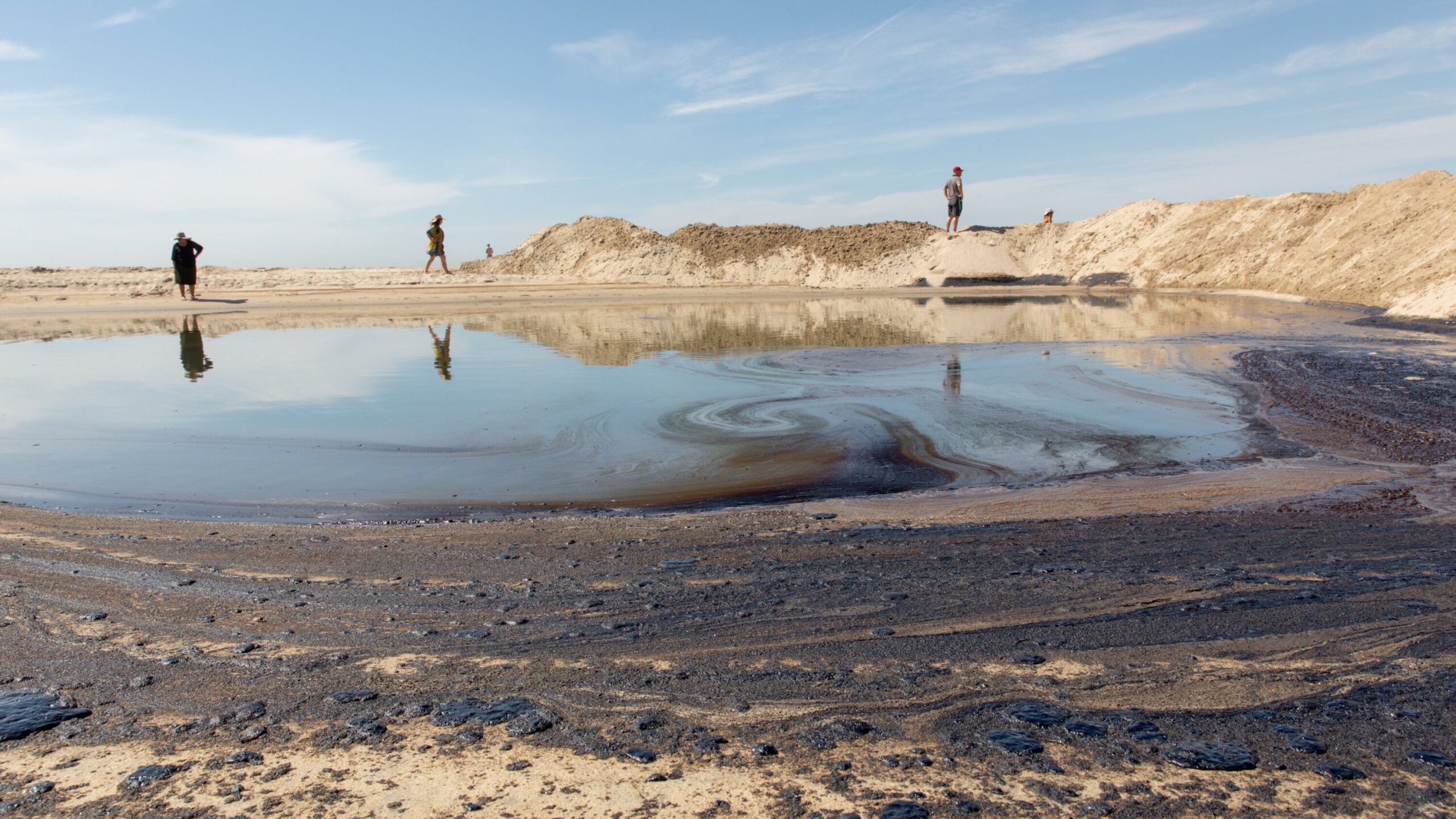 UAE Expands Beach Closures as Oil Spill From Damaged Tanker Spreads UAE Expands Beach Closures as Oil Spill From Damaged Tanker Spreads