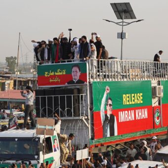 Imran Khan Supporters Begin March to Islamabad Amid Political Tensions