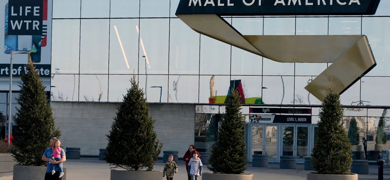 Teen Arrested After FBI Supplies Assault Rifle in Mall of America Plot Teen Arrested After FBI Supplies Assault Rifle in Mall of America Plot