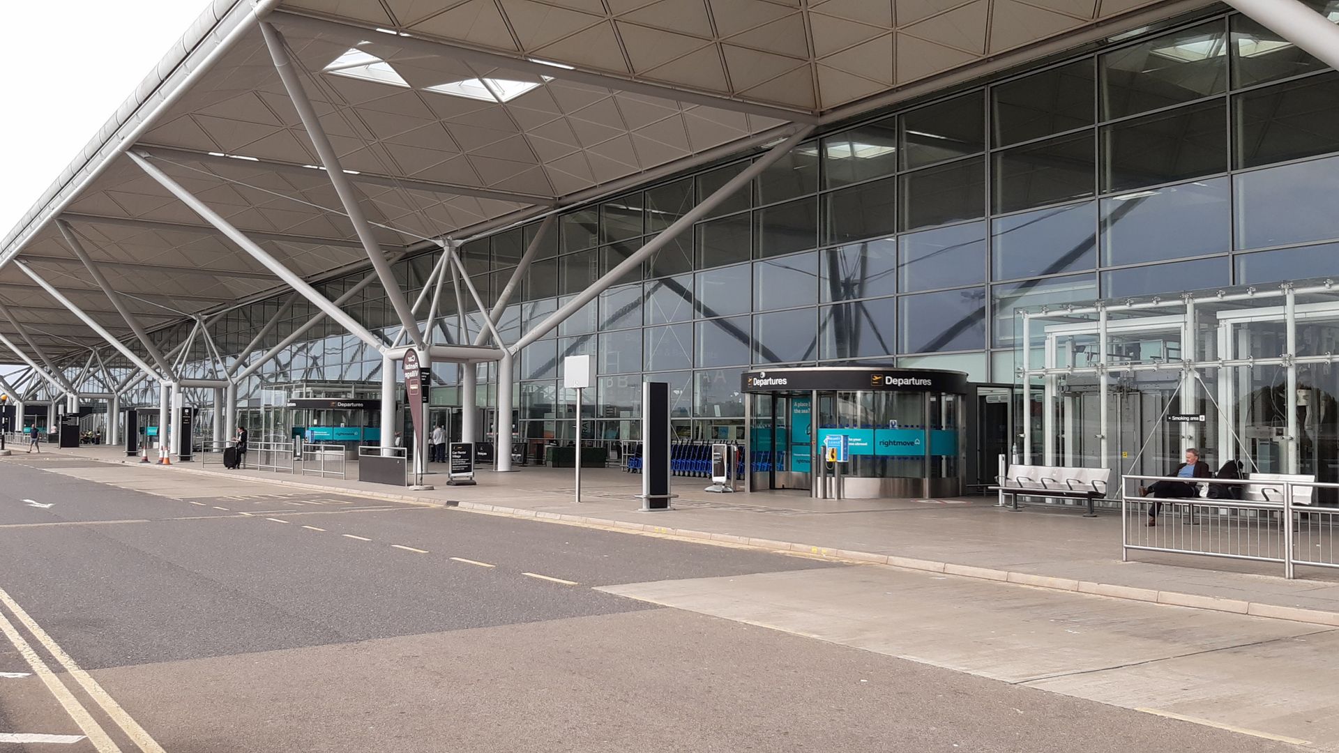 Stansted Airport Power Surge Disrupts Hundreds of Flights and Triggers Long Queues