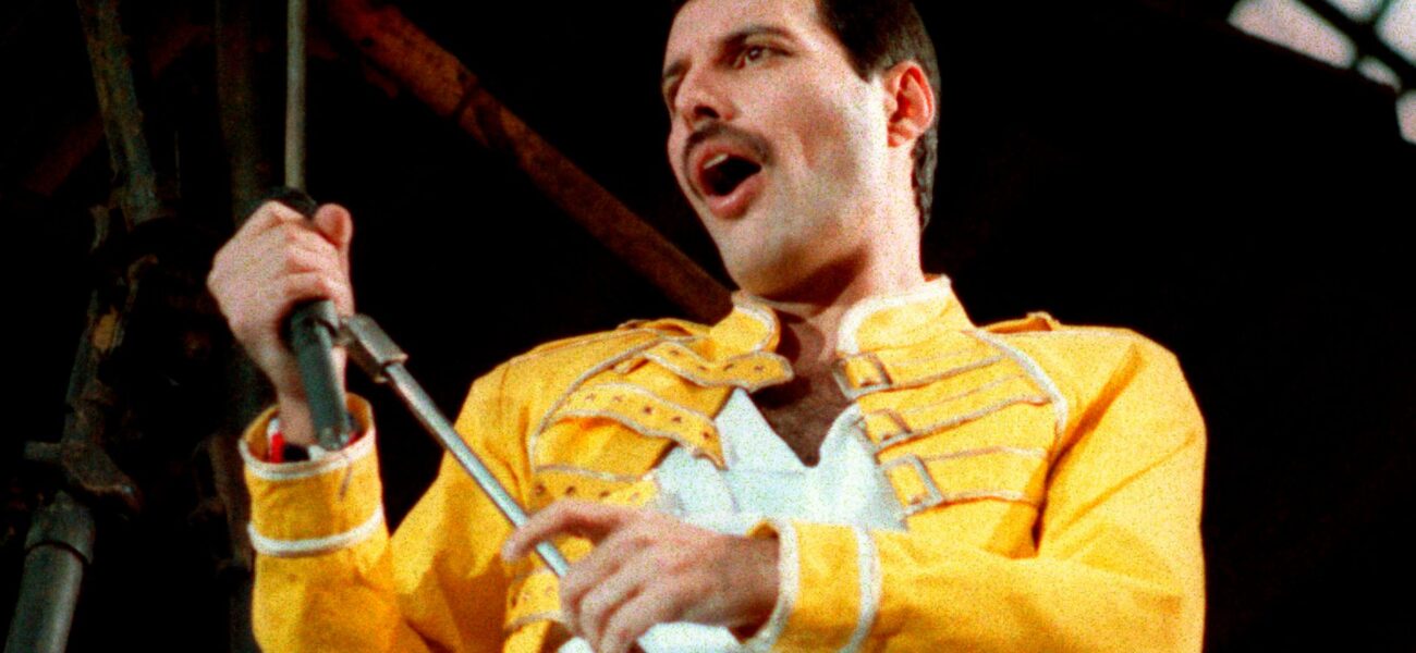 Freddie Mercury’s Handwritten Lyrics Fetch £277,000 at Auction Freddie Mercury’s Handwritten Lyrics Fetch £277,000 at Auction