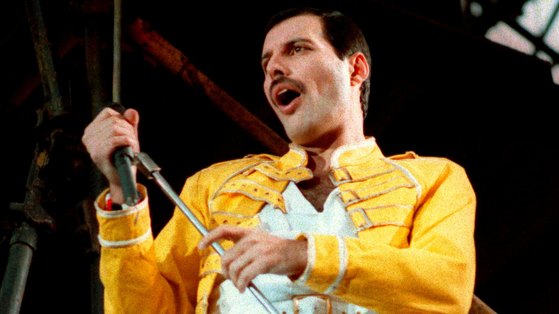 Freddie Mercury’s Handwritten Lyrics Fetch £277,000 at Auction Freddie Mercury’s Handwritten Lyrics Fetch £277,000 at Auction