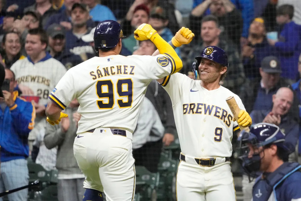 Brewers Rally Past Rays 5-4 to Take 2-0 World Series Lead