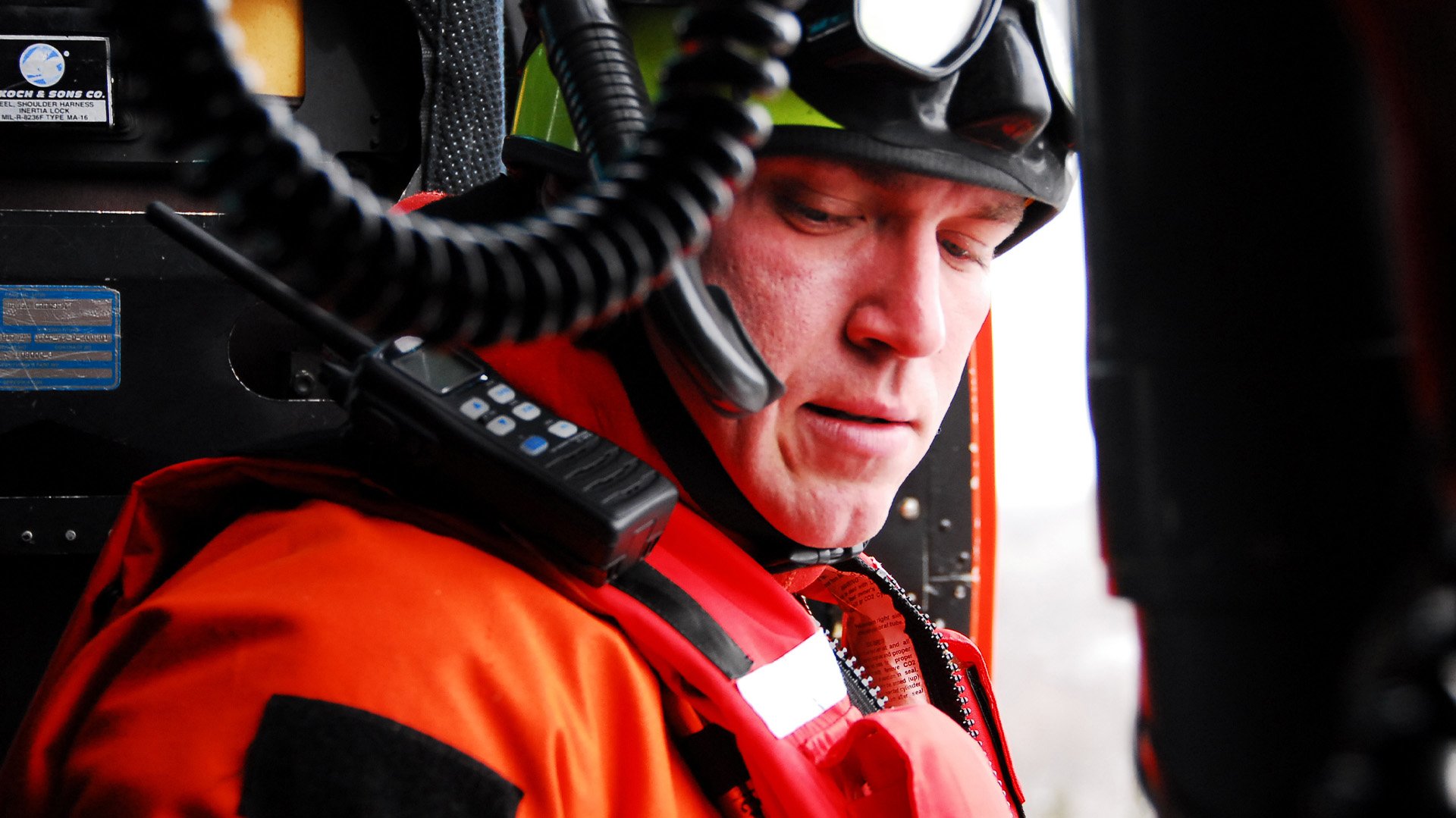 Coast Guard Swimmer Recounts Harrowing Night Rescue of 16 Boat Wreck Survivors Coast Guard Swimmer Recounts Harrowing Night Rescue of 16 Boat Wreck Survivors
