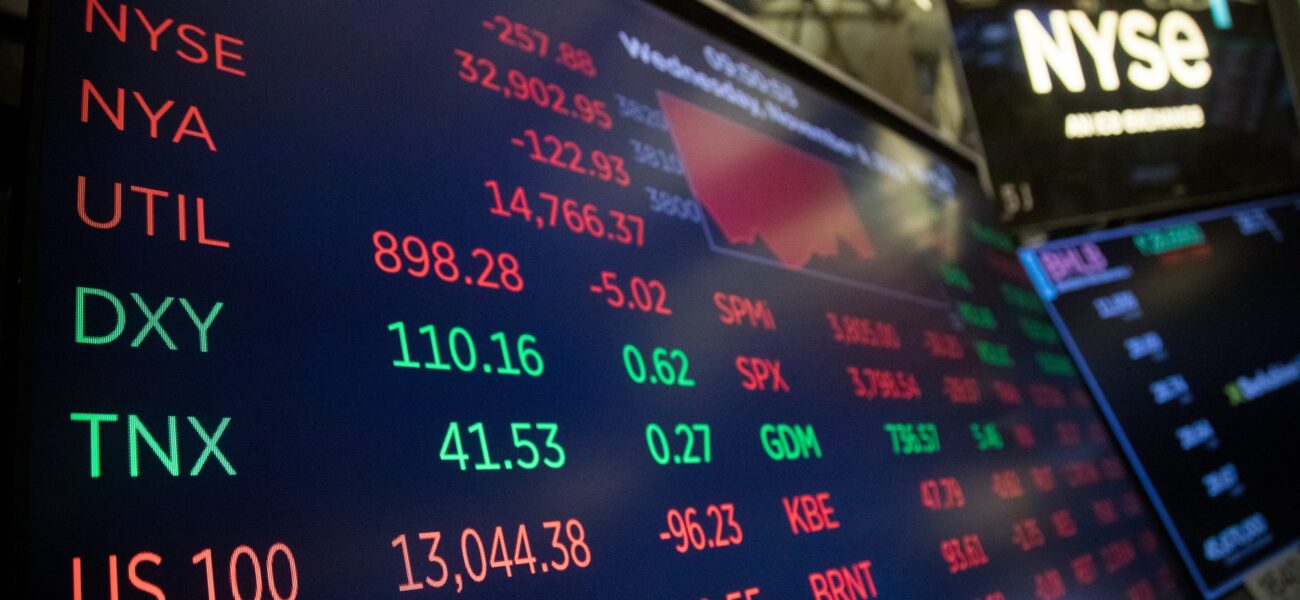 U.S. Stocks Edge Near Record High Amid Mixed Trading U.S. Stocks Edge Near Record High Amid Mixed Trading