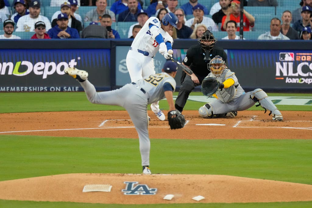 Brewers Power Past Dodgers 6-2 with 7th-Inning Homers to Take 3-0 NLCS Lead Brewers Power Past Dodgers 6-2 with 7th-Inning Homers to Take 3-0 NLCS Lead